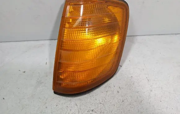 Mercedes-Benz E W124 Front indicator light 42704R6