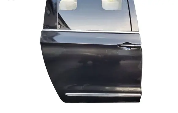 Chrysler Pacifica Side sliding door 68225096AG P68225096AG