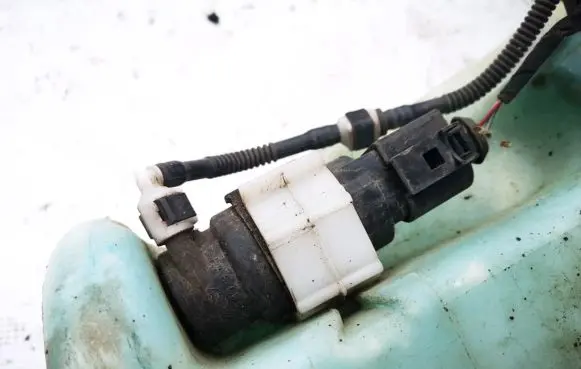 Audi A5 8T 8F Windscreen/windshield washer pump 8k5955647
