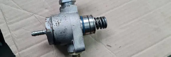 Audi Q3 F3 Fuel injection high pressure pump 06L127027C
