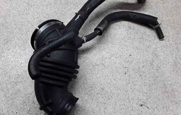 KIA Sportage Air intake hose/pipe 28130D3500