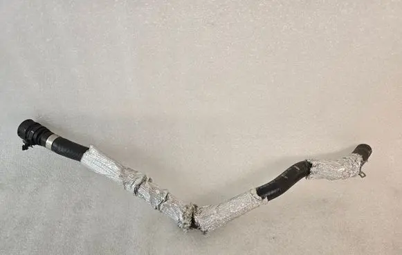 Engine coolant pipe/hose