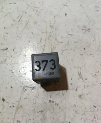 Volkswagen PASSAT B5 Other relay 8D0951253A V23134B52X301