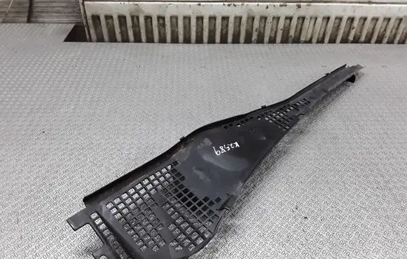 Renault Sandero I Wiper trim 82008254572