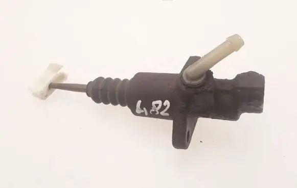 Volkswagen PASSAT B4 Clutch slave cylinder 03330300381