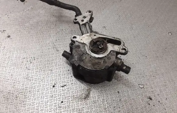 Volkswagen Touran I Vacuum pump 038145209C