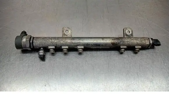 Opel Corsa D Fuel injector supply line/pipe 55211906