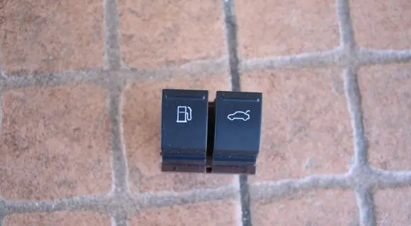 Volkswagen PASSAT B6 Fuel tank opening switch 3C0959903B