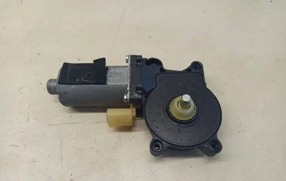 Volvo XC70 Rear door window regulator motor 0130821776