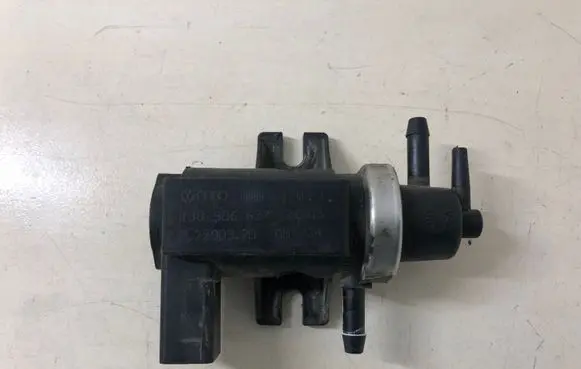 Skoda Superb B5 (3U) Turbo solenoid valve 1J0906627