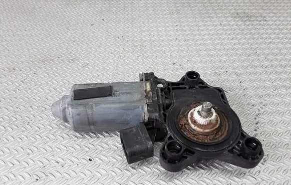 Mercedes-Benz S W220 Front door window regulator motor 0536004901