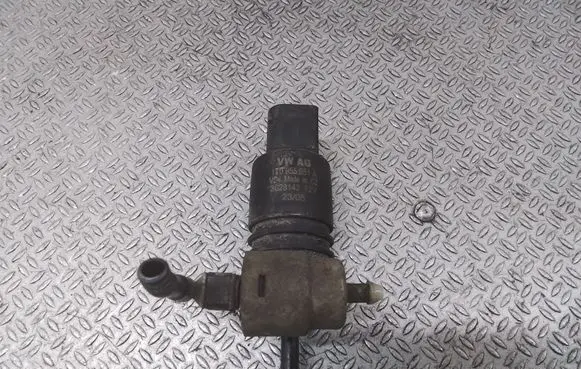 Volkswagen Touran I Windscreen/windshield washer pump 1T0955651A