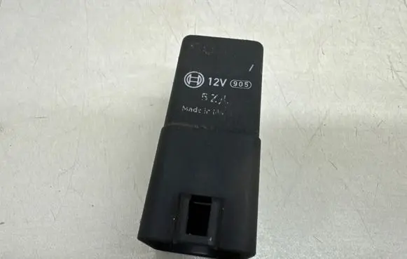 Volvo XC70 Glow plug pre-heat relay 30751798