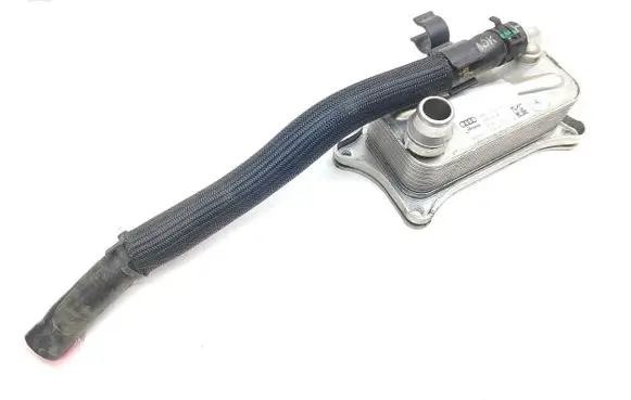 Audi A8 S8 D4 4H Engine oil radiator 06E117021M 06E504B 8264640