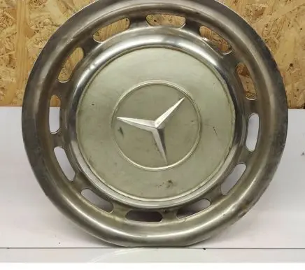 Mercedes-Benz 250 280 C CE W114 R14 wheel hub/cap/trim 1154010324