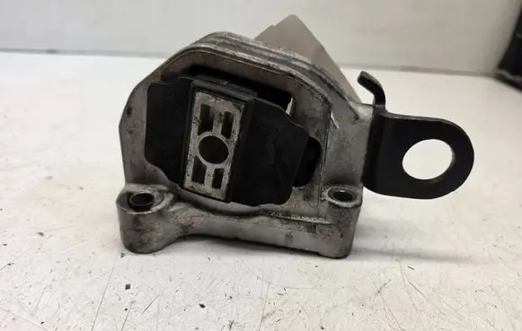 Volvo V70 Engine mount bracket 1234