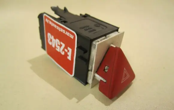 Volkswagen PASSAT B6 Hazard light switch 3C0953509