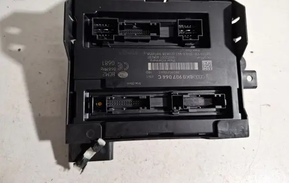 Audi A4 S4 B8 8K Comfort/convenience module 8K0907064 8K0907461