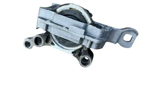 Engine mount vacuum valve