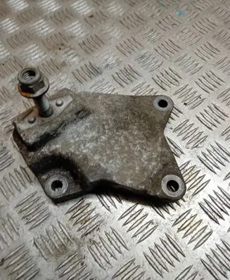 Ford Mondeo MK IV Gearbox mounting bracket