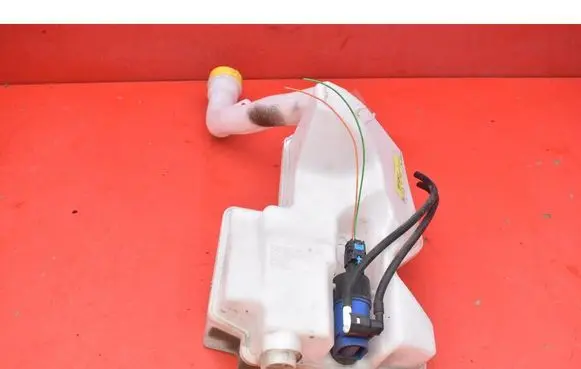 Renault Clio I Windshield washer fluid reservoir/tank 289103346R