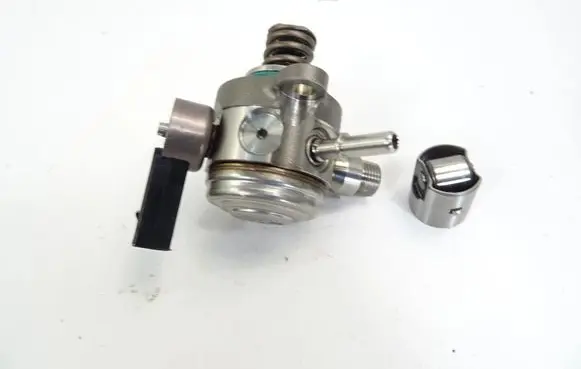 Volkswagen T-Roc Mechanical fuel pump 05E127027A