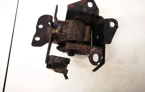 Mazda Premacy Engine mount bracket