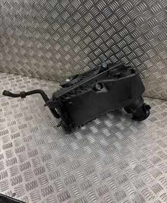 Volkswagen Touareg II Air filter box 7P0129601