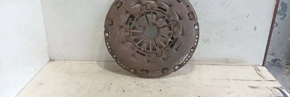 Toyota Avensis T250 Pressure plate F3712 D240 LUK