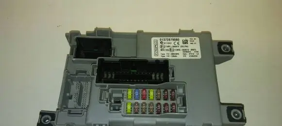 Citroen C5 Fuse module 01372879080 28385830 116RI000674