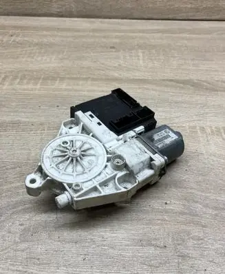 Volkswagen PASSAT B7 Front door window regulator motor 3C0959793C LEFTSIDE