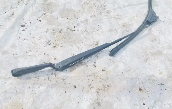 Volkswagen Golf IV Front wiper blade arm 1j1955409a