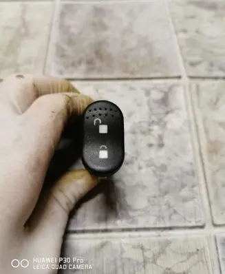 Ford Focus Central locking switch button 98AG14B076AC 03162902