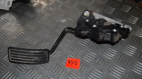 Subaru WRX Accelerator throttle pedal 1988007090