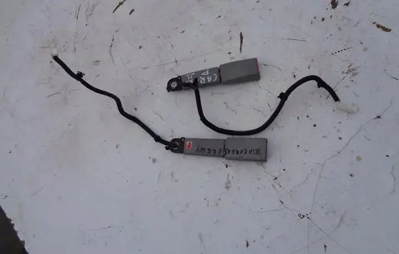 KIA Carens III Front seatbelt buckle