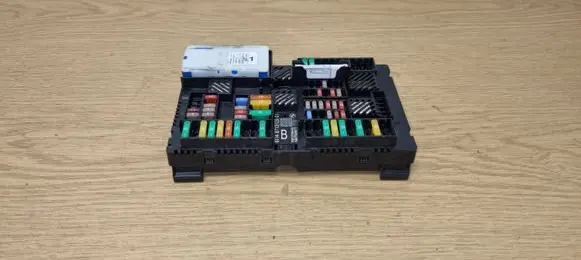 BMW 5 G30 G31 G38 Fuse module 8795477