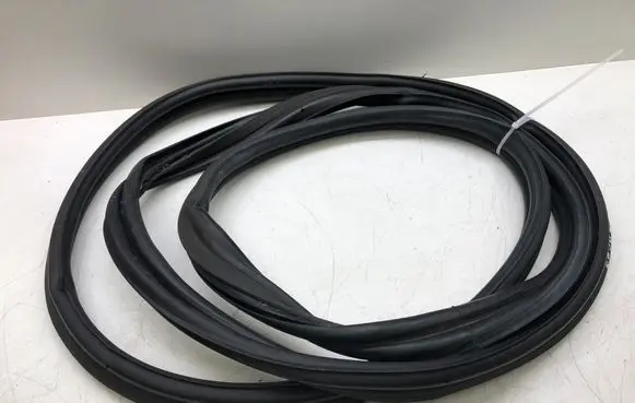 Peugeot 2008 I Trunk rubber seal (body) 