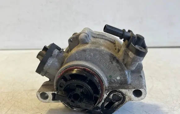 Opel Vivaro Vacuum pump 9804021880