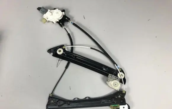 BMW 4 F32 F33 Front door electric window regulator 7281623