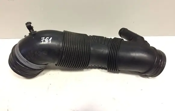 Volkswagen Tiguan Turbo air intake inlet pipe/hose 5N0129656