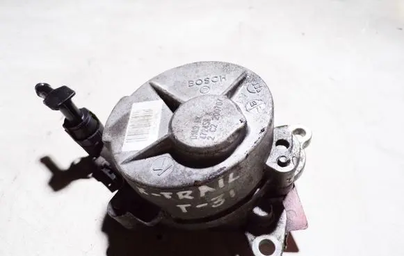 Nissan X-Trail T31 Vacuum pump 472458A