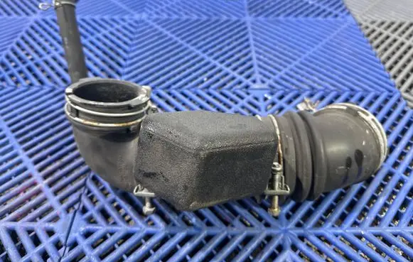 Toyota Prius+ (ZVW40) Air intake duct part 1788037100