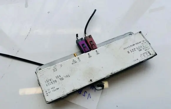 Audi A4 S4 B6 8E 8H Antenna control unit 8e9035225b