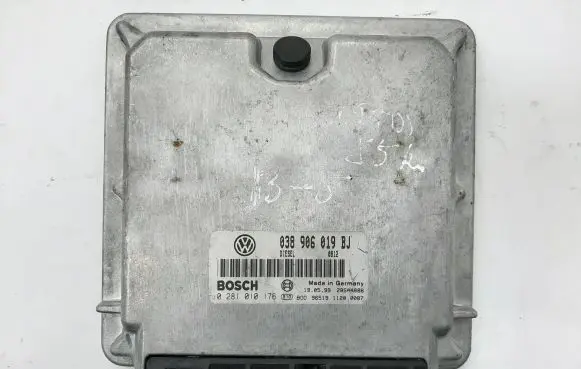 Volkswagen PASSAT B5 Engine control unit/module 038906019BJ 0281010176