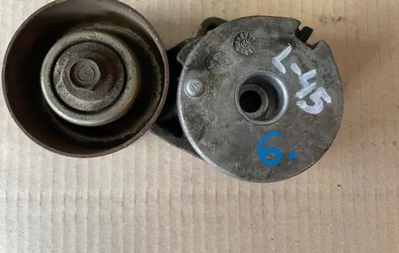 Nissan Qashqai+2 Generator/alternator belt tensioner MR20