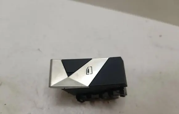 Citroen DS7 Crossback Electric window control switch 98177784DX