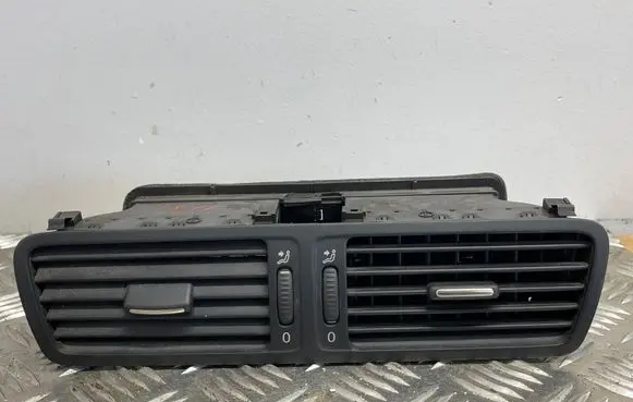 Volkswagen PASSAT B6 Dash center air vent grill 3C2819728E