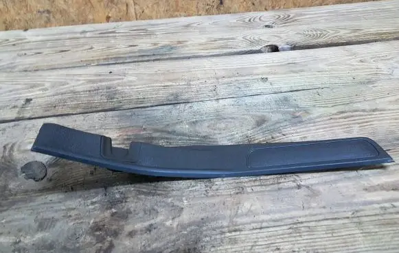 Subaru Impreza III Rear sill trim cover