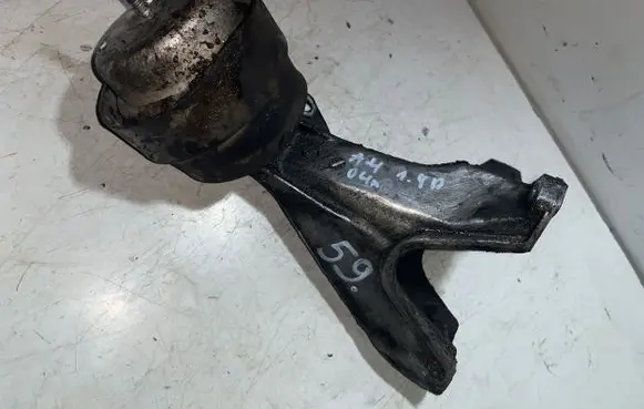 Audi A4 S4 B6 8E 8H Engine mount bracket