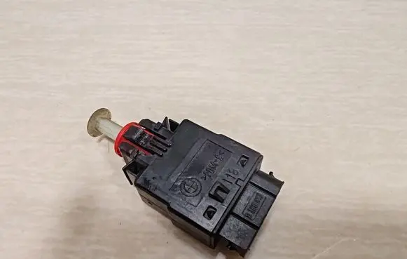BMW 3 E36 Brake pedal sensor switch 8360417 03611000 110187